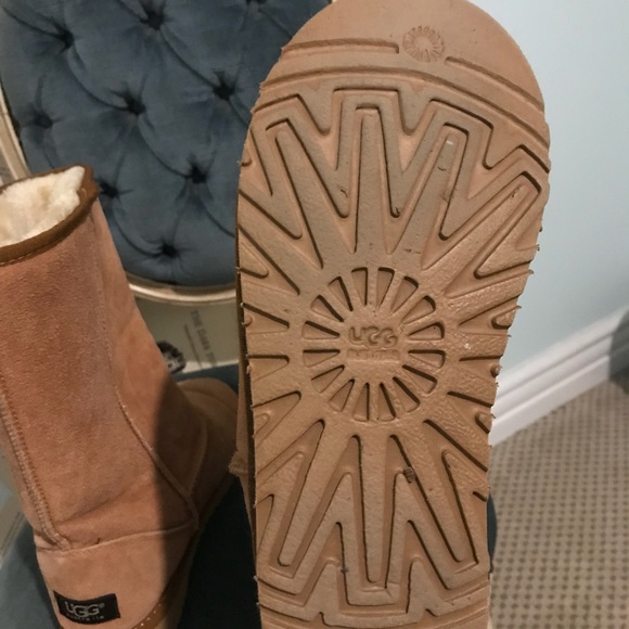 Tan uggs in good condition - Picture 3 of 3